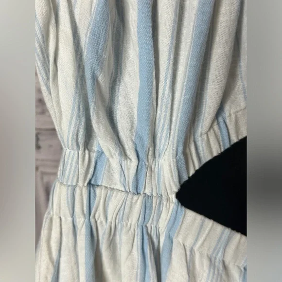 And now this off the shoulder dress - Picture 10 of 12